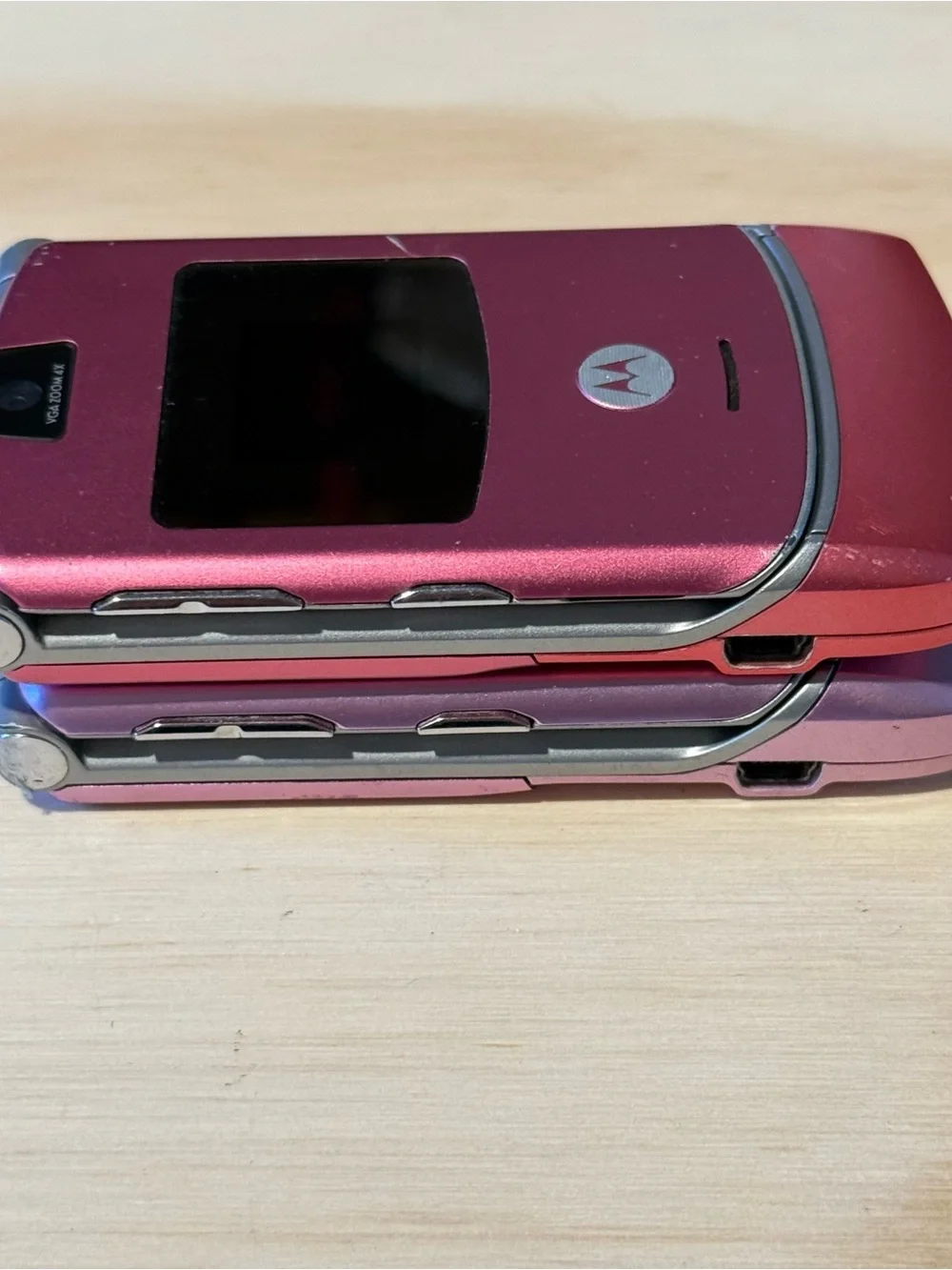 2-Motorola RAZR V3/M Pink/Hot-Pink Flip Cell Phones Turns On UNTESTED-No Charg!